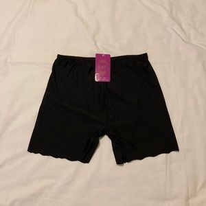 Stretchy thin shape wear under shorts.